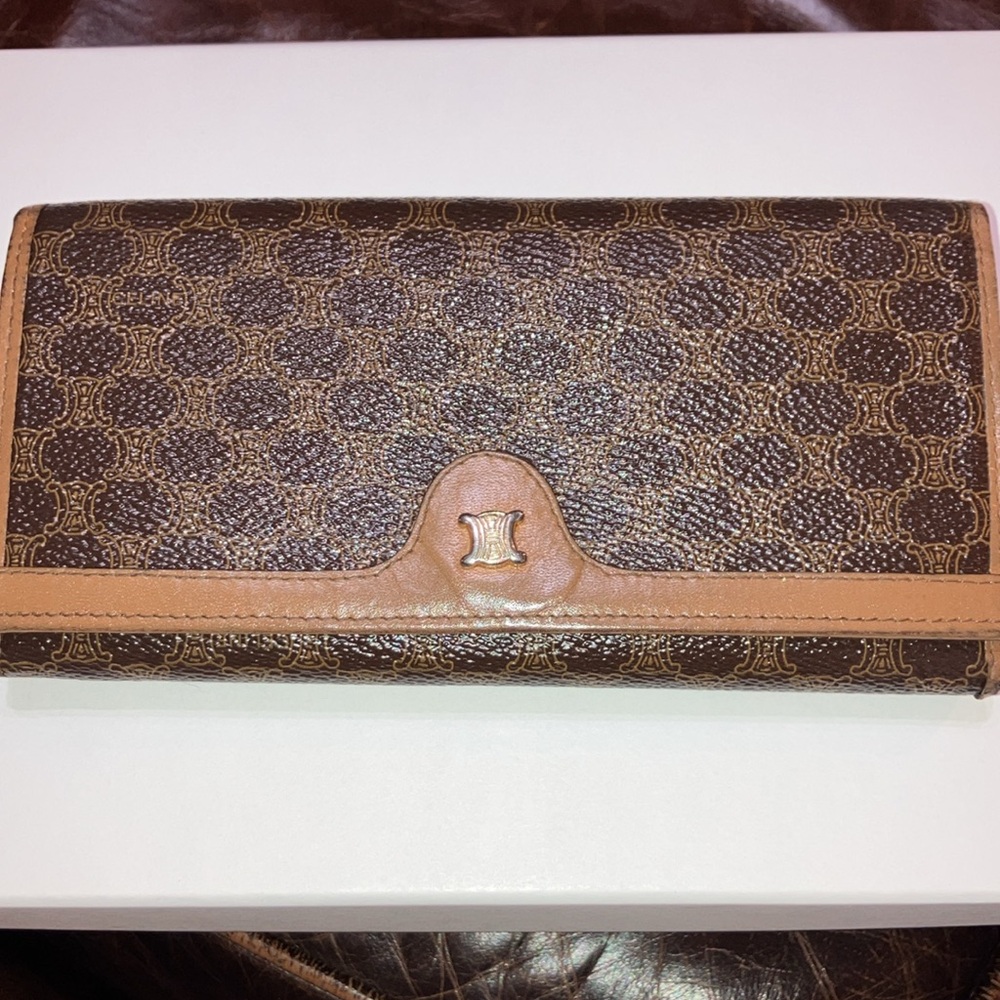 Celine vintage Kisslock monogram Wallet w/gold hardware excellent condit… - Picture 13 of 13